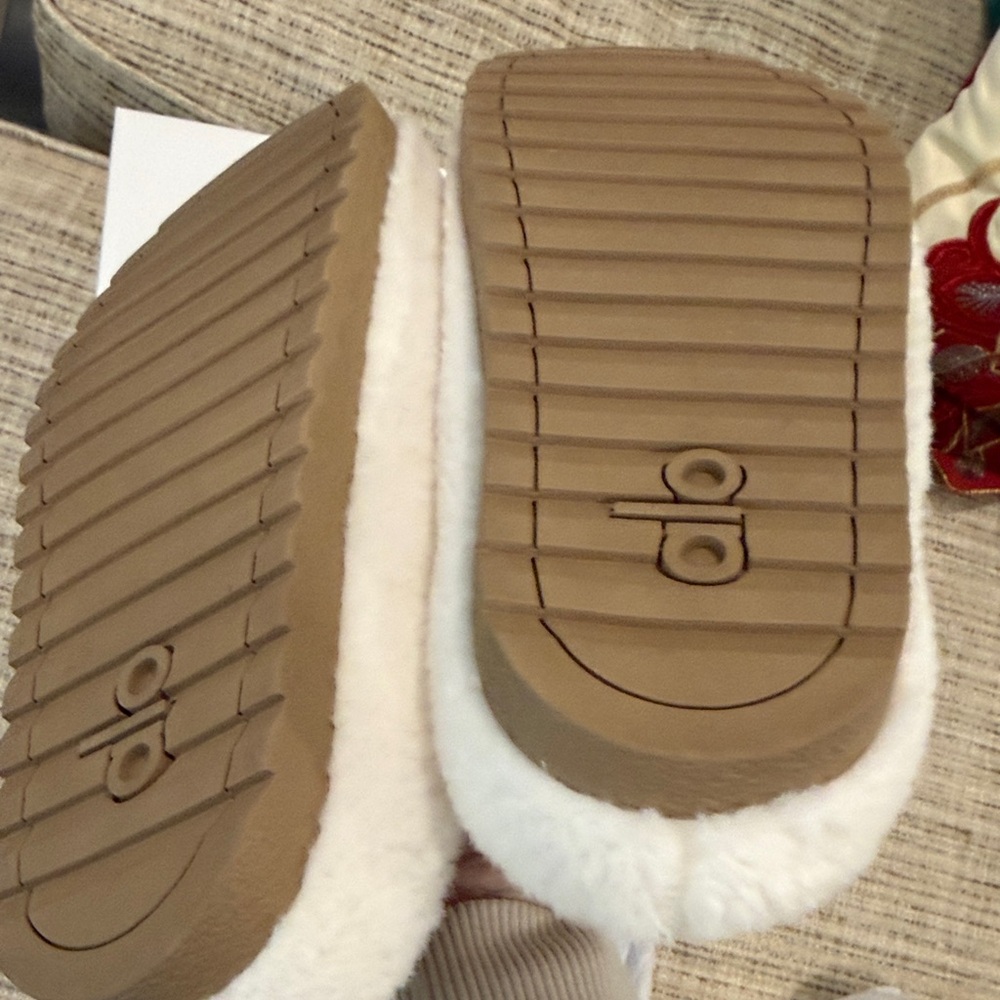 Alo Ivory Recovery Slippers Women’s 6 - Picture 8 of 11